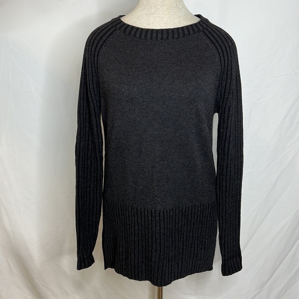 🔹 Smartwool Crewneck Sweater